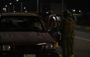Los toques de queda buscan contener la violencia durante determinadas horas, pero especialistas advierten sobre el desplazamiento del crimen hacia otros horarios y territorios.