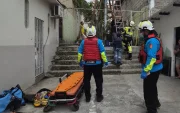 La emergencia ocurrió en Sauces 9, donde moradores también reportaron una interrupción del servicio eléctrico tras el accidente.