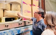 El ministro Juan Carlos Aaveiga y la secretaria Carolina Lozano acompañaron la entrega de medicinas a la bodega central del Ministerio de Salud en Guayas.