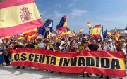 La llegada de miles de migrantes desde Marruecos ha causado una importante crisis migratoria en Ceuta.