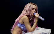 Tini Stoessel durante un concierto.