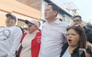 En marzo pasado, el alcalde suspendido de Cuenca, Cristian Zamora, encabezó una marcha para rechazar los allanamientos ejecutados en aquel momento.