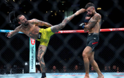 Marlon Chito Vera (i) venció a Chales Jourdain en UFC.