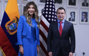 Daniel Noboa y Kristi Noem dialogaron en Nueva York sobre estrategias de seguridad y cooperación entre Ecuador y Estados Unidos.
