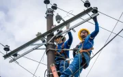 El Gobierno dispuso que 185 empresas AV1 y AV2 reduzcan su consumo de energía de la red eléctrica durante una jornada a la semana.