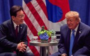 El presidente surcoreano Lee Jae Myung (i) conversa con el presidente de EE.UU. Donald Trump durante una reunión en Nueva York, el 22 de septiembre de 2026.