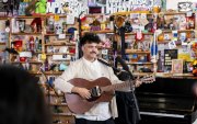 Alex Ferreira en su intervención en el Tiny Desk.