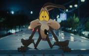 El coyote decide demandar a la corporación ACME en la cinta.