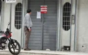 En tres inmuebles de distintos sectores de Guayaquil encontraron habitaciones acondicionadas, mujeres extranjeras y otros indicios de actividades clandestinas.