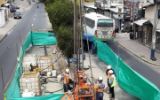 Trabajadores de la española Typsa trabajan en un perfilamiento para la extensión del metro de Quito hasta Calderón, una vez que terminaron el estudio del tramo hasta La Ofelia.