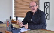 Santiago Carrasco, dirigente de la Federación Médica Ecuatoriana, cuestiona las declaraciones del Gobierno y advierte sobre la situación del sistema público de salud.