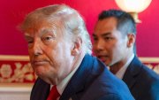 El presidente de los Estados Unidos, Donald J. Trump, pronuncia unas palabras durante una reunión para tomar el té con el presidente chino Xi Jinping
