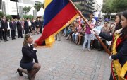 Hoy, en su día, la Bandera que nos pide no recordarla, saludarla, pero haciendo una introspección en nuestra conciencia para responder a sus cuestionamientos sobre nuestra identidad, civismo y amor patrio.