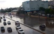 Equipos de emergencia y cuadrillas atendieron los puntos con acumulación de agua tras las lluvias en Guayaquil.
