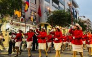 Desfile de antorchas de los Bomberos de Guayaquil.