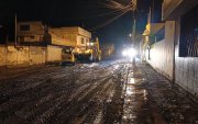 Equipos municipales trabajan en la limpieza de lodo y escombros tras las fuertes lluvias en Quitumbe