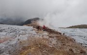 Un equipo de aproximadamente 10 rescatistas llegó al volcán Cayambe para atender una emergencia y confirmó el fallecimiento de una mujer.