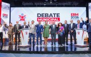 Fotografía de los candidatos por la alcaldía de Lima en los debates electorales previos a las elecciones municipales en Lima (Perú)