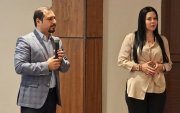 Walther Manrique junto a Karla Saud.