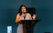 Sofía Espín busca la Prefectura del Guayas con 1.500 km de vías para impulsar producción y movilidad.