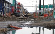La avenida Rodolfo Baquerizo Nazur continúa intervenida en el norte de Guayaquil pese a que el primer tramo tenía un plazo de cinco meses.