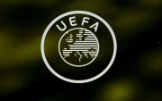 Logo de la UEFA en su sede