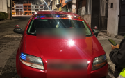 Un vehículo fue retenido tras la intervención policial en un local comercial de Solanda.