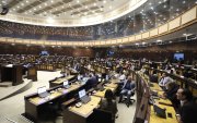 Un polémico proyecto de ley busca exigir licencias e indicadores bancarios a los vendedores de autos en Ecuador, perjudicando a los consumidores.