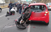 Ruta Viva registra siniestro entre una motocicleta y un automóvil y causa congestión hacia Quito