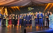 Representantes de las empresas galardonadas en el PremioeXpor 2026 posan junto a directivos de la Federación Ecuatoriana de Exportadores (Fedexpor), en la gala por los 50 años del gremio, en Quito, el 1 de octubre de 2026.