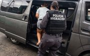 Siete ecuatorianos y 16 colombianos fueron deportados desde Costa Rica en un vuelo chárter.