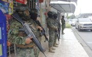 Integrantes de las Fuerzas Armadas durante un operativo en el noroeste de Guayaquil. Las extorsiones se han tomado diversas cooperativas de esta zona de la urbe porteña.