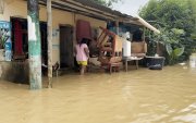 En Muisne se reportan 800 familias afectadas, casas destruidas y cultivos bajo el agua.