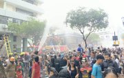 Guayaquileños disfrutaron y se mojaron durante el tradicional Ejercicio de Agua del Benemérito Cuerpo de Bomberos de Guayaquil, realizado en el centro de la ciudad.