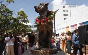 La escultura de Max se encuentra en la esquina de la avenida Isabel la Católica y Alfredo Mena, cerca de uno de los ingresos de la Politécnica Nacional.