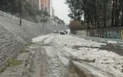 En la av. Mariscal Sucre y Mañosca hay un cierre total por la presencia de granizo.
