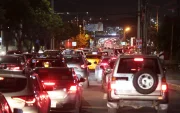 El tráfico es uno de los problemas que deberá enfrentar la próxima administración de Guayaquil. Los candidatos plantean distintas medidas para reducir la congestión y los tiempos de viaje.