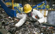 Las industrias de Ecuador tendrán cortes de energía de hasta 48 horas continuas esta semana para reducir la demanda eléctrica (foto referencial).