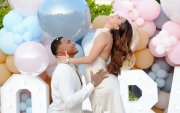 El peleador ecuatoriano Michael Morales en la pedida de mano y revelación de género con su pareja Katya Salazar.