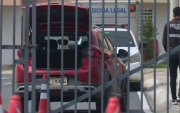 En este vehículo se movilizaba la víctima del sicariato cometido al ingreso de una urbanización en Chongón.