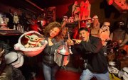 Más de 60 personajes de Star Wars forman parte de esta experiencia que transporta a los visitantes a una galaxia muy lejana.