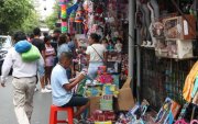 Comerciantes y compradores en la Bahía, en Guayaquil.
