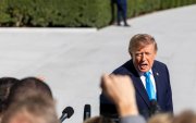 El presidente de EE.UU., Donald J. Trump, habla con los medios de comunicación mientras el 5 de octubre de 2026.
