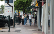 Residentes y especialistas destacan la cercanía de locales de diverso tipo, lo que evita que muchos crucen a otros cantones.