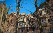 Daños en un edificio residencial de cinco pisos tras un ataque ruso en Priluki, región de Cherníguiv, Ucrania, el 7 de octubre de 2026.
