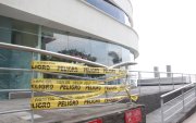 Un peatón resultó herido tras la caída de material de construcción en Puerto Santa Ana, Guayaquil.