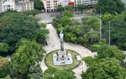 La Columna de los Próceres se levanta en el Parque Centenario como homenaje a los protagonistas de la independencia de Guayaquil.