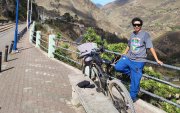 El ciclista José Ignacio Moreta cumple con su proyecto de llegar al Salar de Uyuni, desde Quito