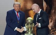 Gianni Infantino (d) junto a Donald Trump, presidente de FIFA y de Estados Unidos, respectivamente.