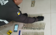 El allanamiento en las instalaciones del Municipio de Espíndola como parte de una investigación por presunto tráfico de influencias.